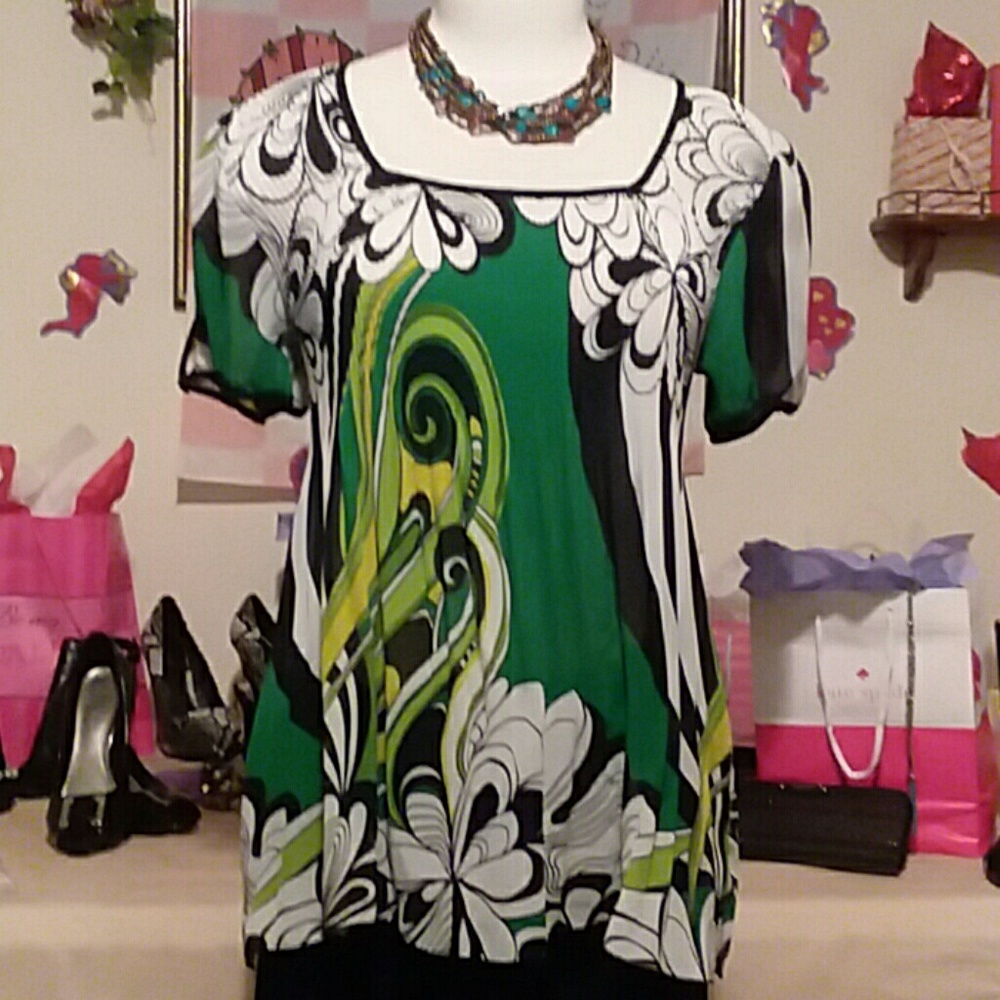 Top, Nicola Short Sleeve Green Spring Pattern  Blouse